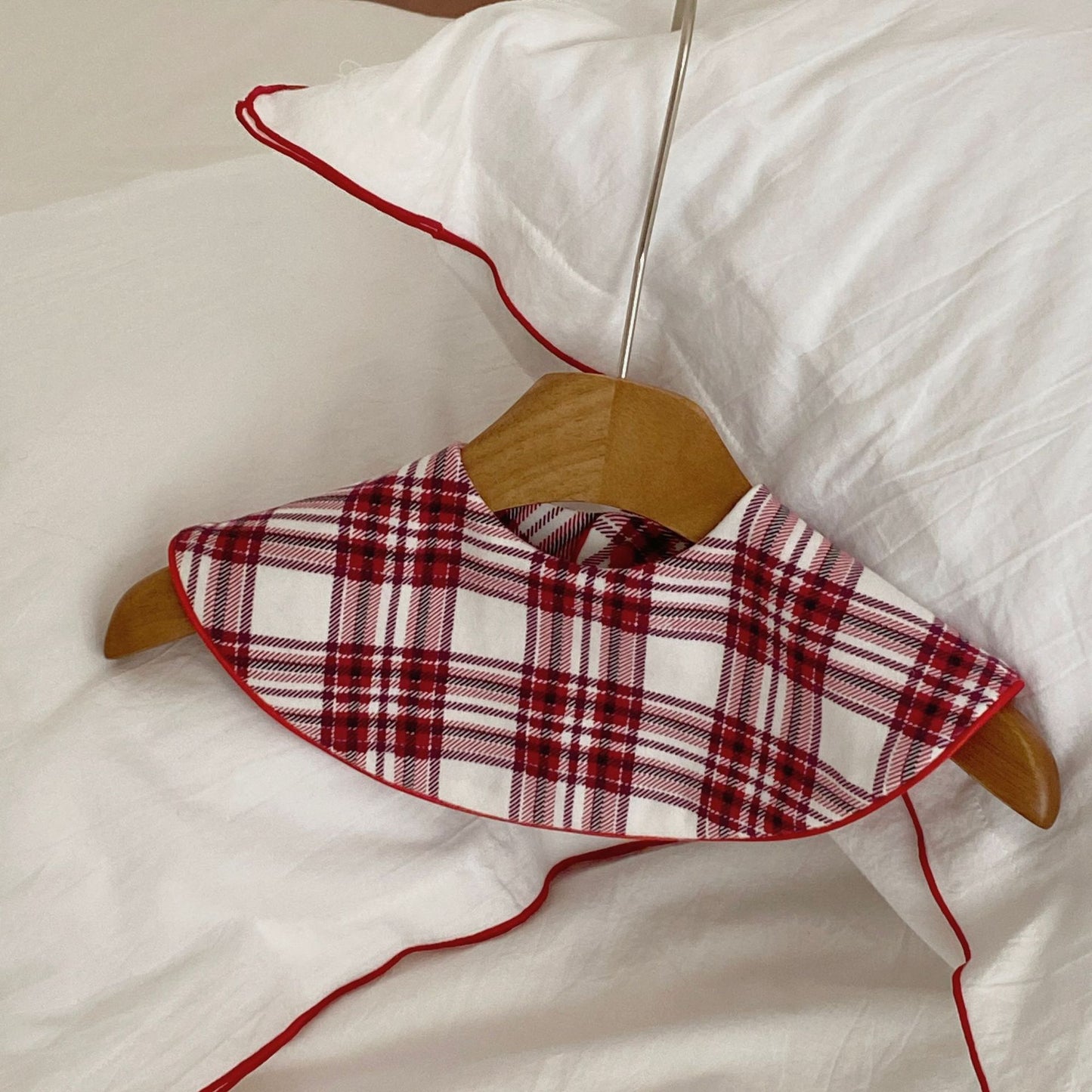 Christmas Style Baby Round & Petal Bibs - Floral Edge Double-sided Drool Bibs